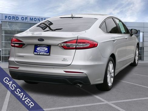 Used 2019 Ford Fusion SE FWD image 4