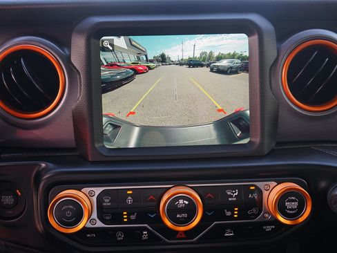 Used 2022 Jeep Gladiator Mojave w/ LED Lighting Group AWD/4WD image 18