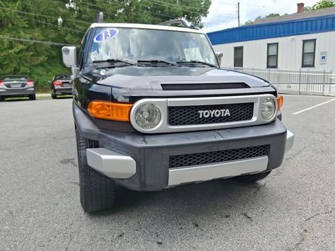 Used 2013 Toyota FJ Cruiser 4WD w/ Upgrade Pkg image 3