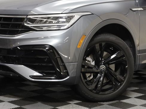 Certified 2023 Volkswagen Tiguan SE R-Line AWD/4WD image 3