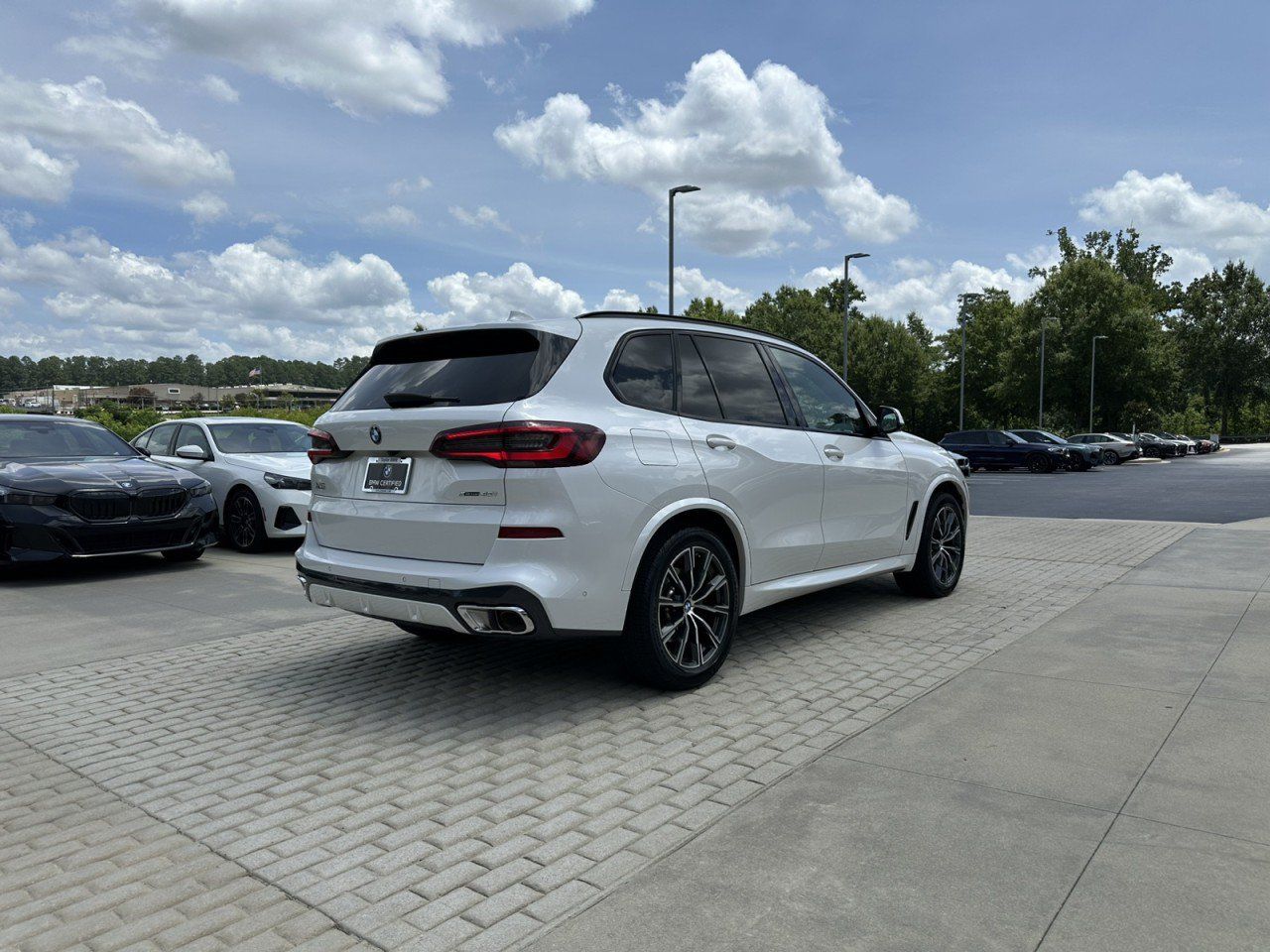 Used 2023 BMW X5 xDrive40i w/ M Sport Package AWD/4WD image 17