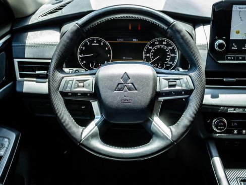 Used 2024 Mitsubishi Outlander SE AWD/4WD image 17