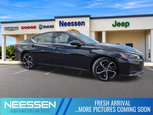 Used 2024 Nissan Altima 2.5 SR FWD image 1