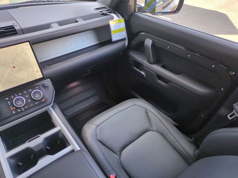 New 2026 Land Rover Defender 110 X-Dynamic SE image 28