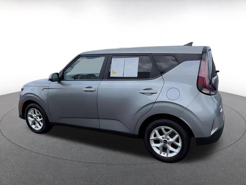 Used 2025 Kia Soul LX w/ LX Technology Package FWD image 10