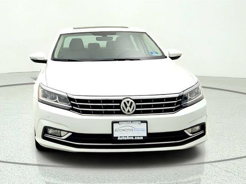 Used 2018 Volkswagen Passat 2.0T SE FWD image 2