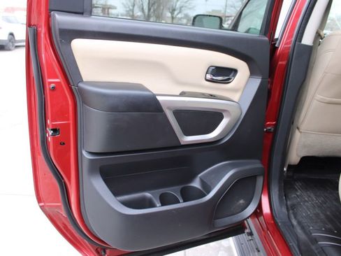 Used 2017 Nissan Titan SV image 25