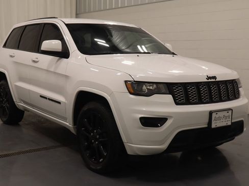 Certified 2021 Jeep Grand Cherokee Laredo X image 2