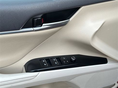 Certified 2019 Toyota Camry XLE image 16