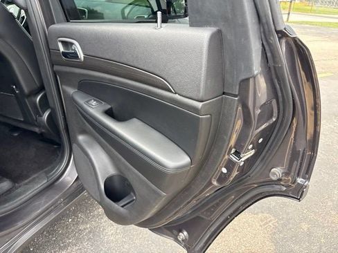 Used 2018 Jeep Grand Cherokee Altitude AWD/4WD image 11