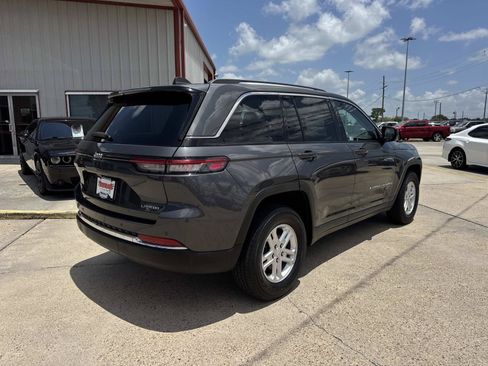 Used 2024 Jeep Grand Cherokee Laredo RWD image 7