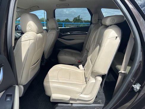 Used 2018 Buick Enclave Essence FWD image 3