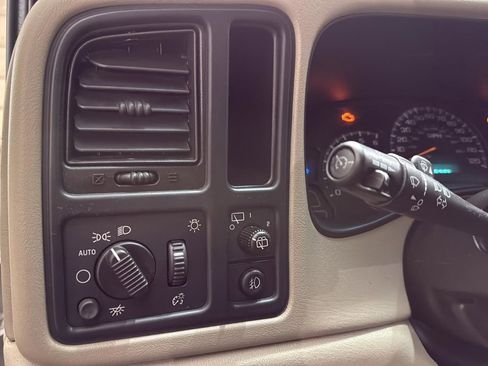 Used 2005 Chevrolet Suburban LS w/ Preferred Equipment Group image 18