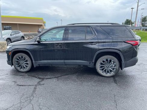 Used 2023 Chevrolet Traverse RS image 8