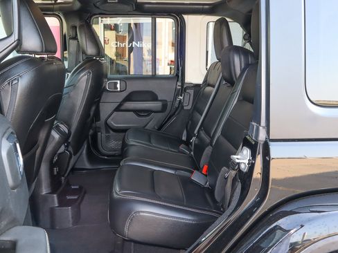 Used 2021 Jeep Wrangler Unlimited Sahara image 8