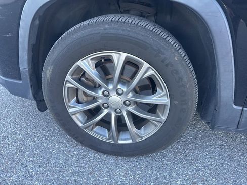 Used 2019 Jeep Cherokee Latitude Plus w/ Comfort/Convenience Group image 12