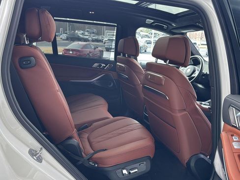 Used 2024 BMW X7 xDrive40i image 11