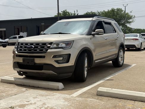 Used 2017 Ford Explorer Limited w/ Equipment Group 301A AWD/4WD image 1