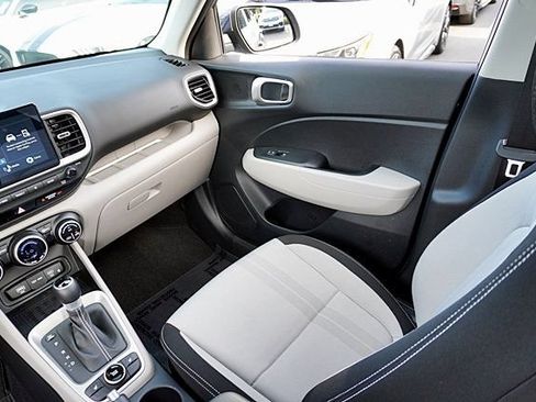 Used 2026 Hyundai Venue SEL FWD image 22