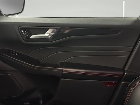 Used 2025 Ford Escape ST-Line image 16