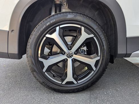 Certified 2025 Volkswagen Tiguan S FWD image 23