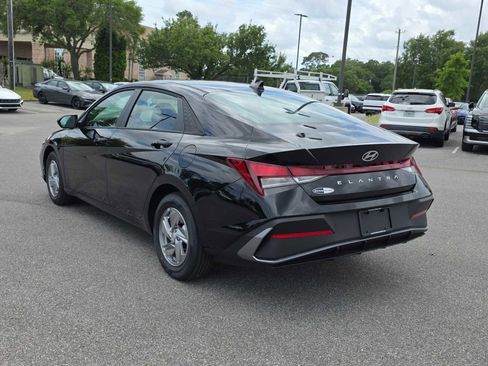 New 2026 Hyundai Elantra SE FWD image 5