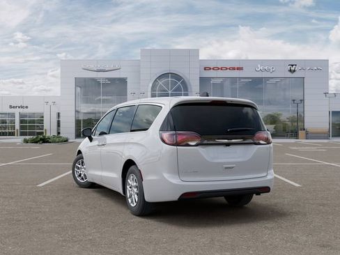 New 2026 Chrysler Voyager LX image 3