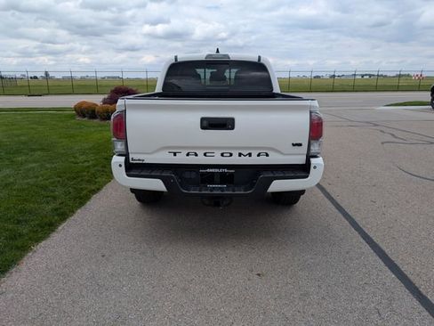 Used 2021 Toyota Tacoma TRD Sport w/ Technology Package AWD/4WD image 7