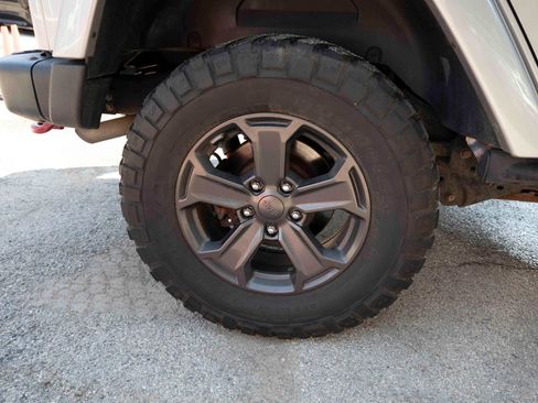 Used 2018 Jeep Wrangler Unlimited Rubicon AWD/4WD image 10