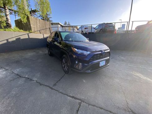 Used 2023 Toyota RAV4 XLE Premium AWD/4WD image 8