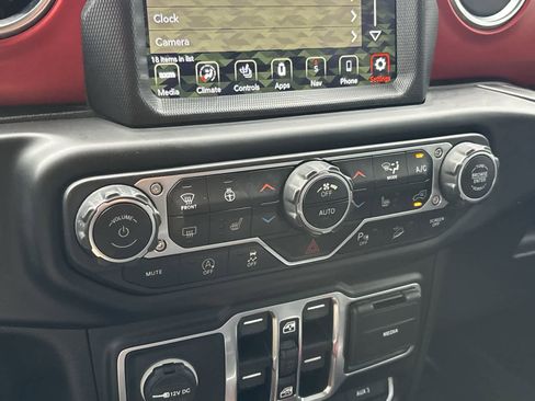 Used 2021 Jeep Wrangler Unlimited Rubicon image 28