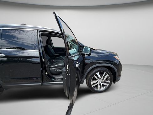 Used 2016 Honda Pilot Touring image 32