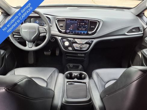 Used 2024 Chrysler Pacifica Limited FWD image 13