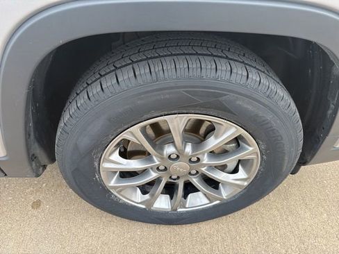 Used 2019 Jeep Cherokee Latitude Plus w/ Cold Weather Group image 59