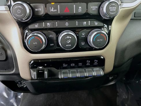 Used 2022 RAM 2500 Laramie w/ Safety Group B AWD/4WD image 23