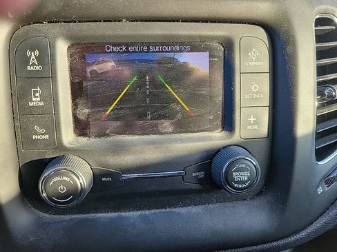 Used 2017 Jeep Compass Latitude w/ Cold Weather Group image 15