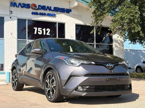 Used 2018 Toyota C-HR XLE FWD image 1