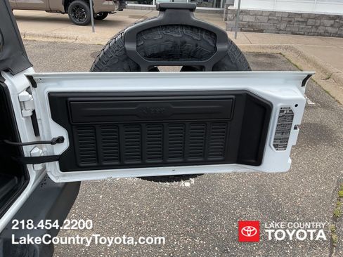 Used 2023 Jeep Wrangler Sport AWD/4WD image 12