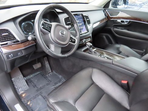 Used 2017 Volvo XC90 T6 Momentum w/ Vision Package image 9