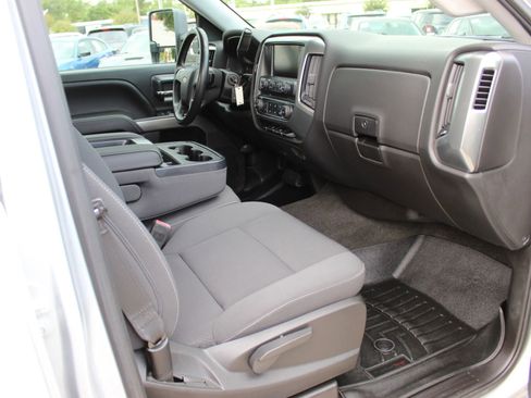 Used 2018 Chevrolet Silverado 1500 LT w/ Trailering Package image 28