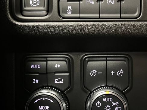 Used 2024 GMC Yukon SLE AWD/4WD image 32
