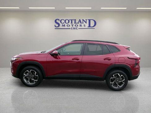 Used 2024 Chevrolet Trax LT FWD image 1