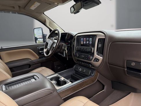 Used 2019 GMC Sierra 3500 Denali w/ Duramax Plus Package AWD/4WD image 10