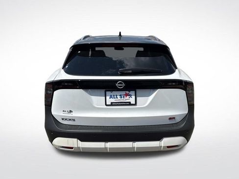 New 2026 Nissan Kicks SR FWD image 7