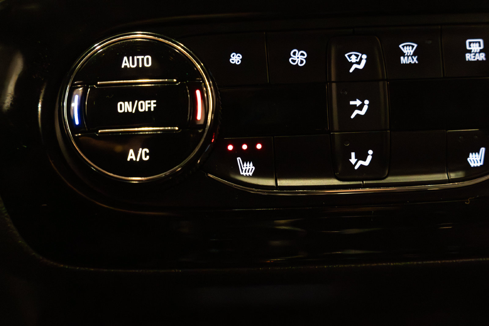 Used 2023 Buick Encore GX Select AWD/4WD image 14