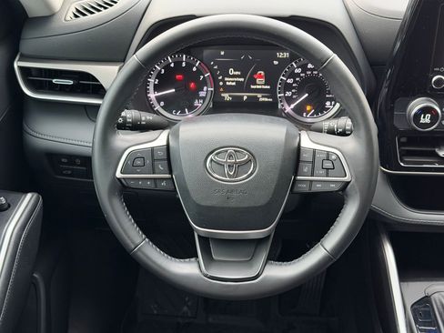 Used 2023 Toyota Highlander LE image 16