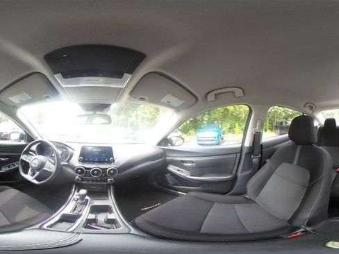 Used 2025 Nissan Sentra SV FWD image 37