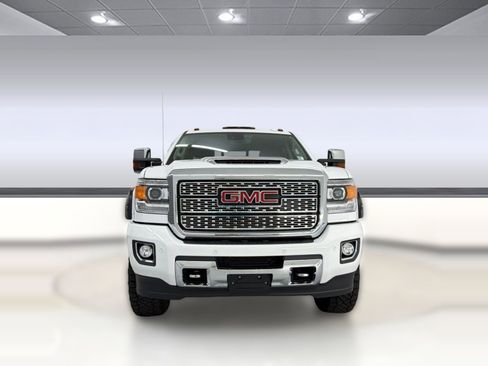 Used 2019 GMC Sierra 2500 Denali w/ Duramax Plus Package AWD/4WD image 6
