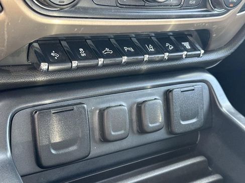 Used 2017 GMC Sierra 2500 Denali w/ Duramax Plus Package AWD/4WD image 36