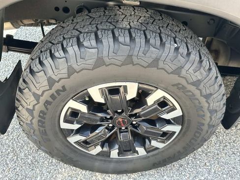 Used 2022 Nissan Frontier PRO-4X AWD/4WD image 5